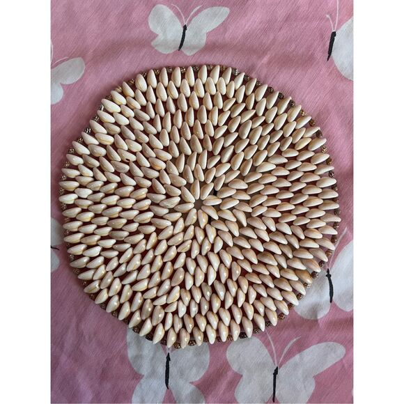 Vintage Shell Doily - Picture 1 of 5